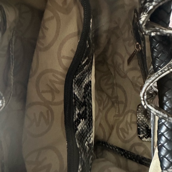 Vintage Michael Kors Snake skin hand bag - Picture 4 of 9